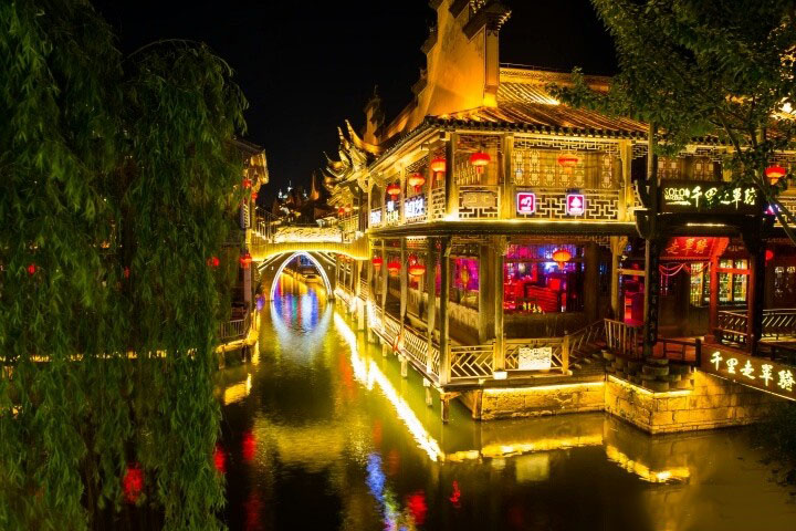 led洗墻燈，投光燈夜景